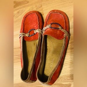 Aerosoles suede loafers size 8.5 slip on burnt orange suede shoes